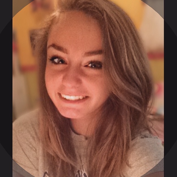 Profile Picture of Meghan Armocida (@meghanarm) on Poshmark