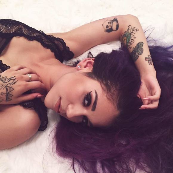 Profile Picture of Amanda Stranahan (@astran) on Poshmark