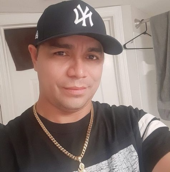 Profile Picture of Melvyn Reyes (@melvynreyes3) on Poshmark