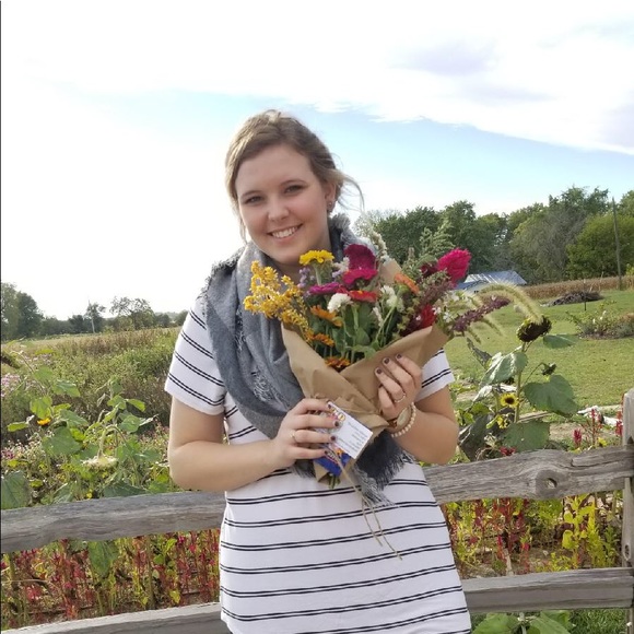 Alexis Bray - Poshmark Profile Picture of Alexis Bray (@abray98) on Poshmark