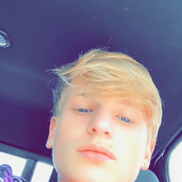 Profile Picture of Evan Ramirez (@evanramirez601) on Poshmark
