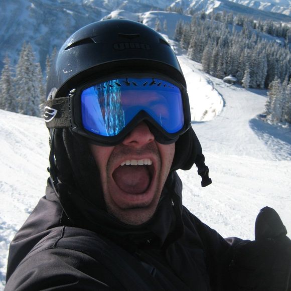 Profile Picture of Daniel Swinford (@danielswinford) on Poshmark