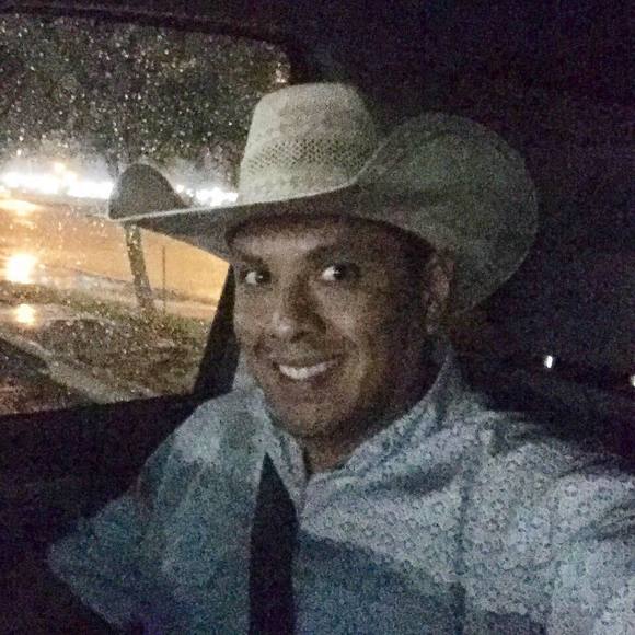Profile Picture of Alex Plumbing (@alexplumbing11) on Poshmark