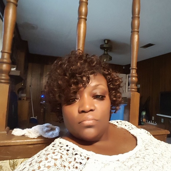 Profile Picture of Cynthia Keyes (@cynthia31210) on Poshmark