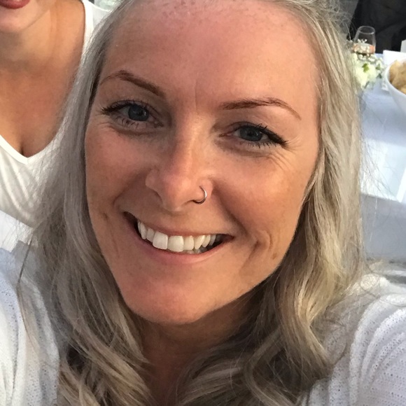 Profile Picture of Nicole Reles (@nicolereles) on Poshmark