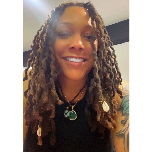 Profile Picture of Amanda Chapman (@achapman60) on Poshmark