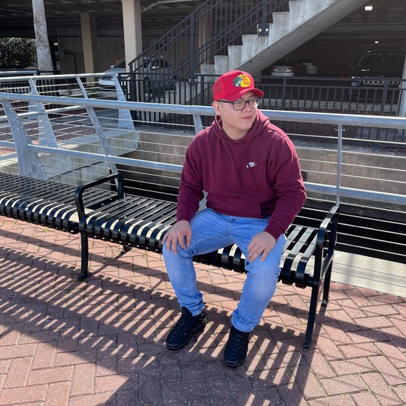 Profile Picture of Humberto Flores (@humbertohafj) on Poshmark