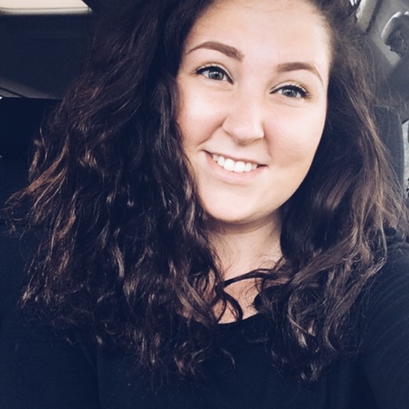 Profile Picture of Haley Mcguane (@haleymcguane) on Poshmark