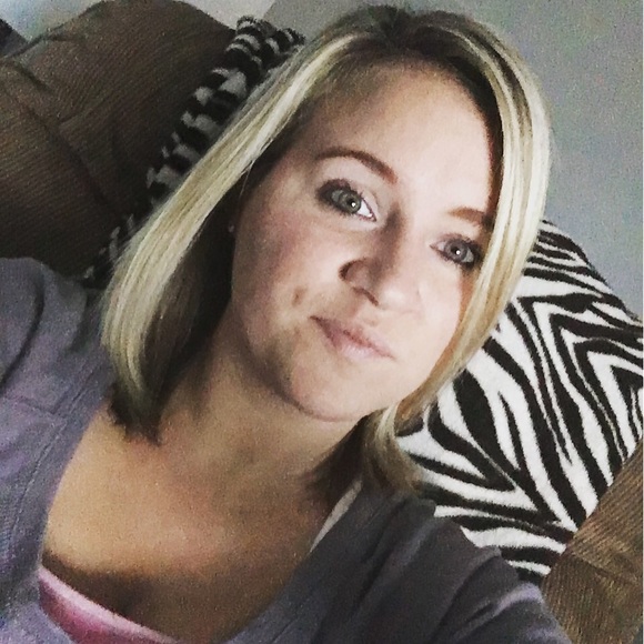 Profile Picture of Rebecca Matuszewski (@bekadeka) on Poshmark