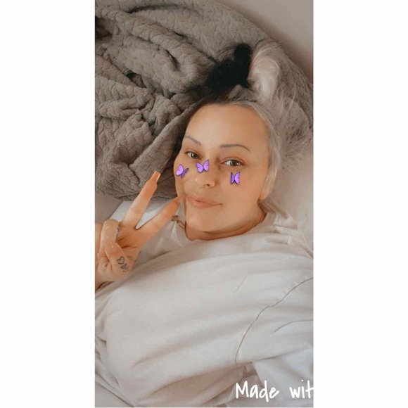 Profile Picture of Lacey Hanson (@laceylove1765) on Poshmark