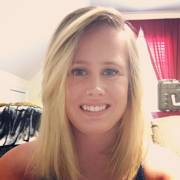 Profile Picture of Lisa Dallman (@lisad22) on Poshmark