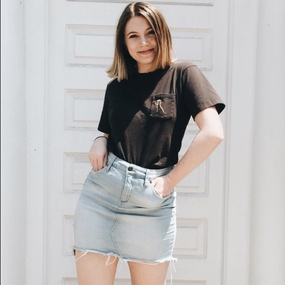 Profile Picture of Emily Kopp (@emilyk98) on Poshmark