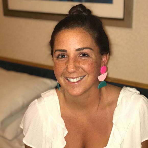 Profile Picture of Kelly Csogi (@kellycsogi) on Poshmark