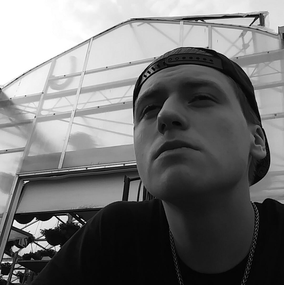 Profile Picture of Bobby Devine (@oskwildboy) on Poshmark