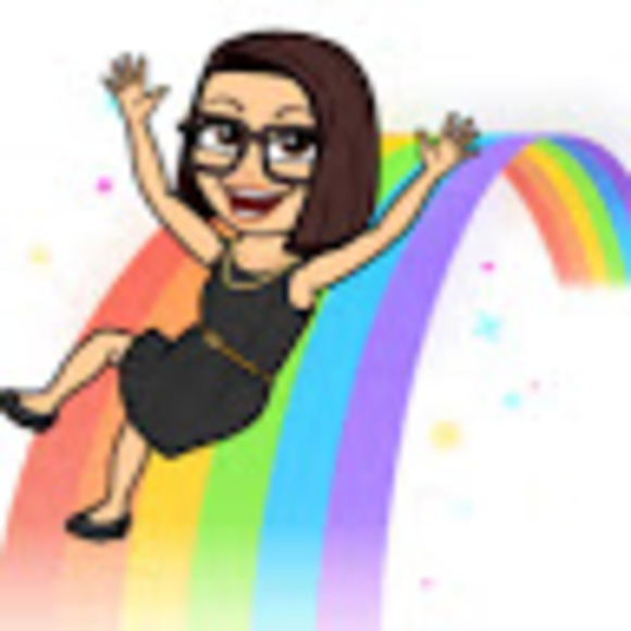 Profile Picture of Lisa Hollendonner (@lahollendonner) on Poshmark