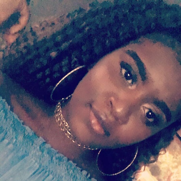 Profile Picture of Ruth Kolleh (@pop_itpeky) on Poshmark