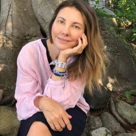 Profile Picture of Johanna Ahn (@librariahn) on Poshmark