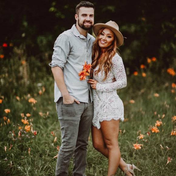 Profile Picture of Mariah Waggoner (@mariahwaggoner) on Poshmark