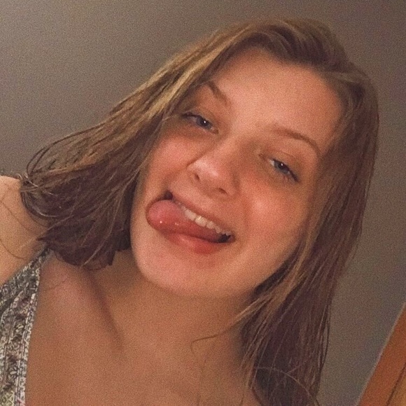 Profile Picture of Katarina Workman (@kattash) on Poshmark