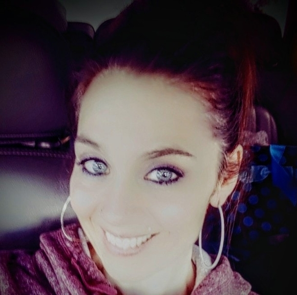 Profile Picture of Diana Stromquist (@dianastromquist) on Poshmark