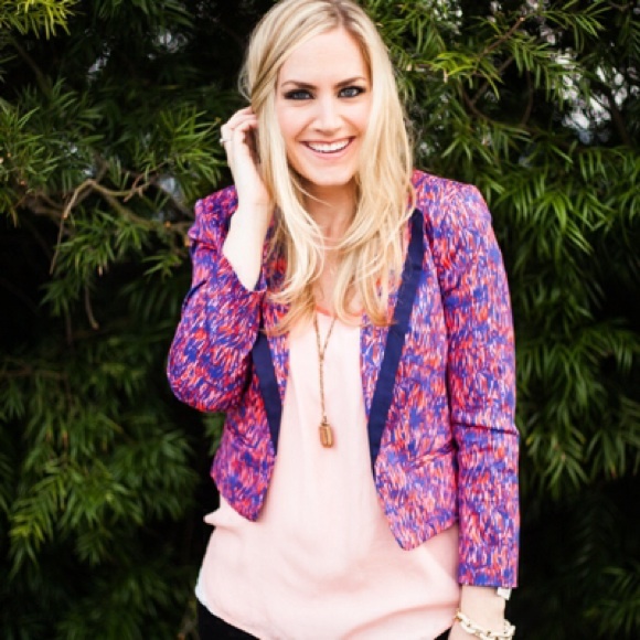 Profile Picture of Danielle Broome (@ellebroome) on Poshmark
