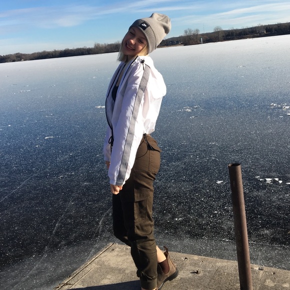 Profile Picture of Jaylyn Maracle (@jaylyn_maracle) on Poshmark