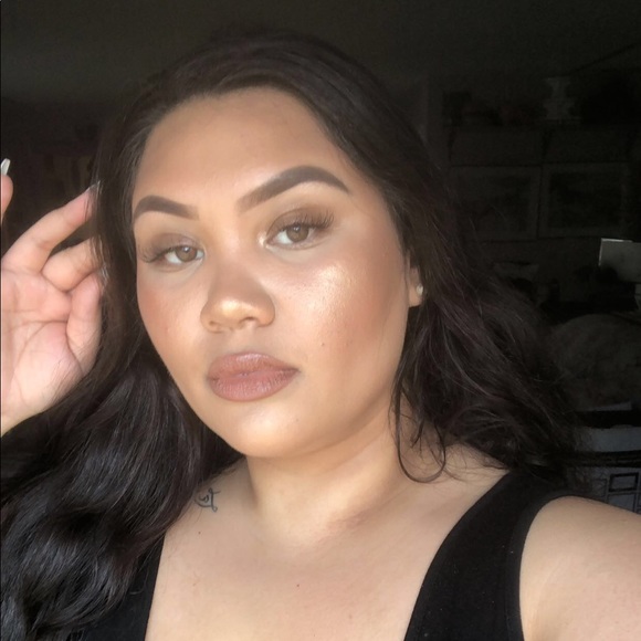 Profile Picture of Agenamarie Docena (@agenalove) on Poshmark