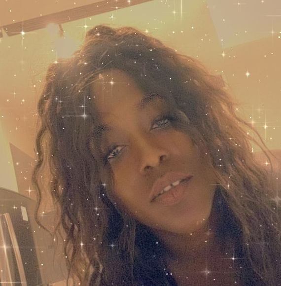 Profile Picture of Ronia Sistarelli (@rcs77) on Poshmark