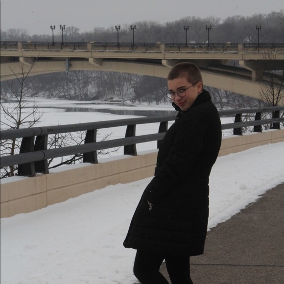 Profile Picture of Liz Kokesh (@efkokesh) on Poshmark