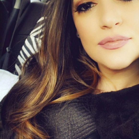 Profile Picture of Angela Suric (@angiebabie7) on Poshmark