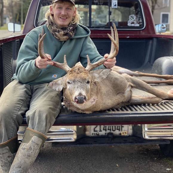 Maxtin Harding - Poshmark Profile Picture of Maxtin Harding (@maxtinharding) on Poshmark