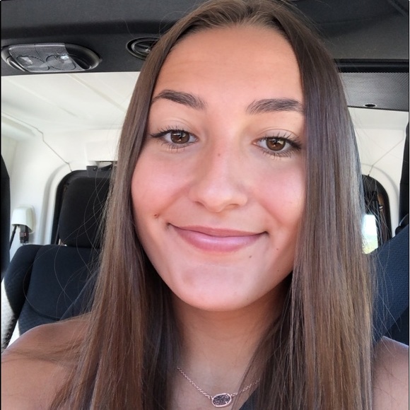 Profile Picture of Sidney Odonnell (@sidneyodonnell) on Poshmark