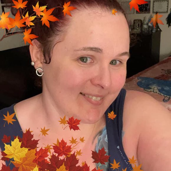 Profile Picture of Lara Watson (@larawwatson) on Poshmark
