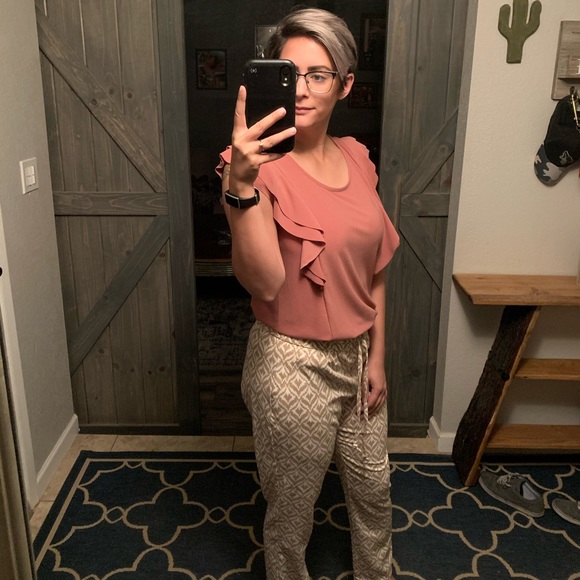 Profile Picture of Stefani Krautstrunk (@stefanik) on Poshmark
