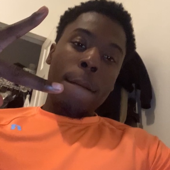 Profile Picture of Devonte Lewis (@devontelewis125) on Poshmark