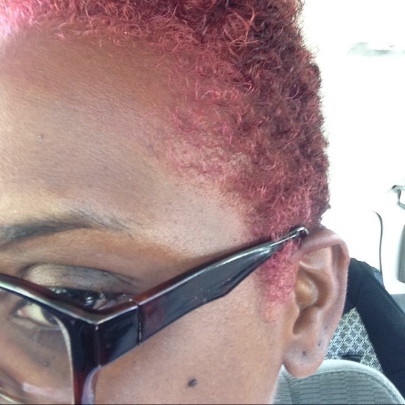 Profile Picture of Renee Chalmers (@reneelizz) on Poshmark