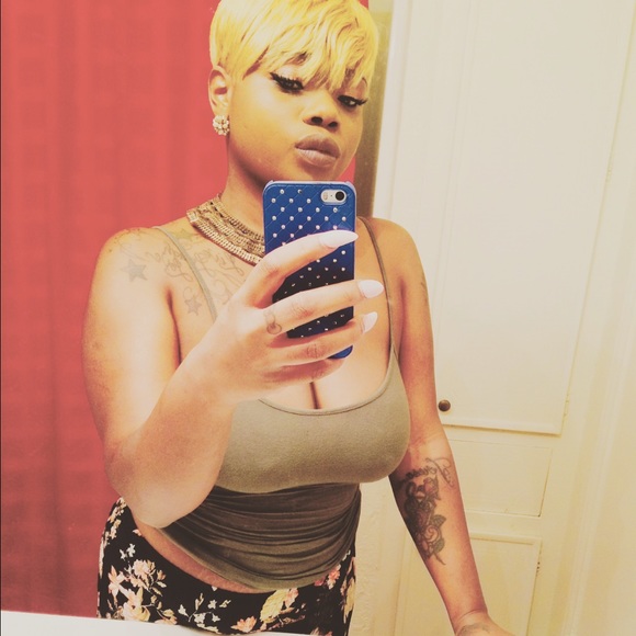 Profile Picture of Tiffany Pullins (@tiffanypullins) on Poshmark