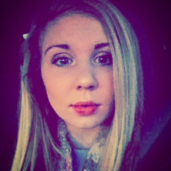 Profile Picture of Megan Cardew (@megancardew) on Poshmark