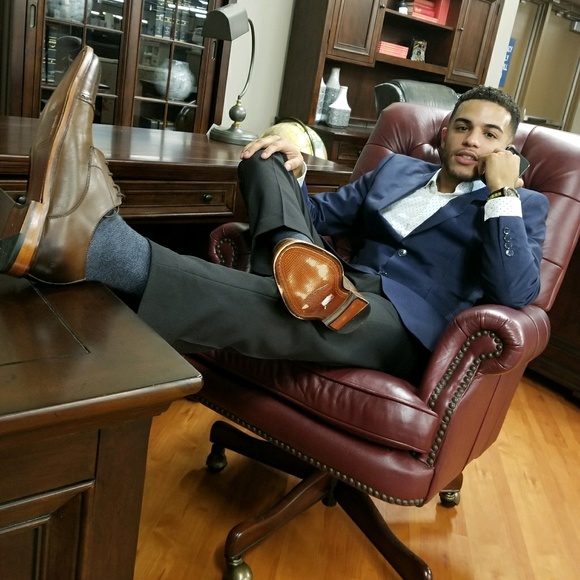 Profile Picture of Edwin Leonardo (@eddy2k10) on Poshmark