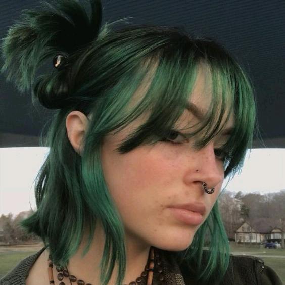 Profile Picture of Robin (Taylor's Version) (@robinsbooknook) on Tiktok