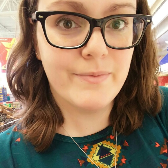 Profile Picture of Taryn Cobb (@tacobb2o) on Poshmark