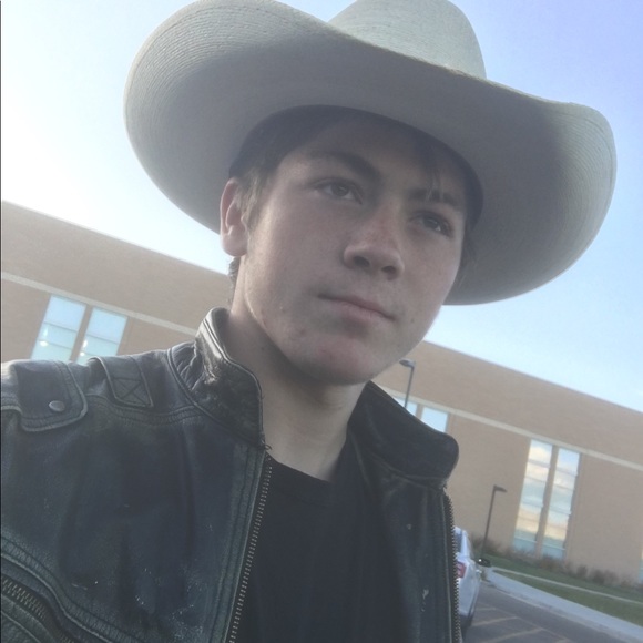 Profile Picture of James Sprecher (@sprecher135) on Poshmark