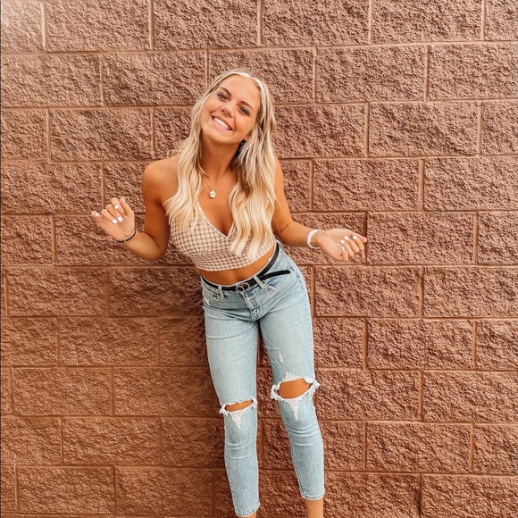 Profile Picture of Sydney Hummert (@sydneyhummert) on Poshmark