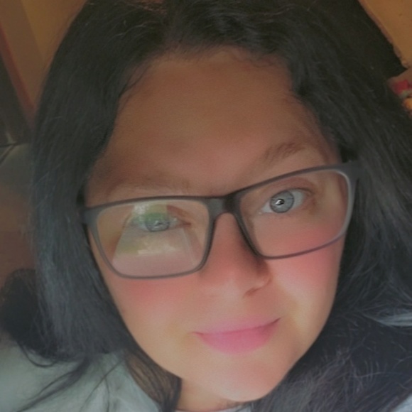 Profile Picture of Kylee Serafin (@kyleeserafin623) on Poshmark