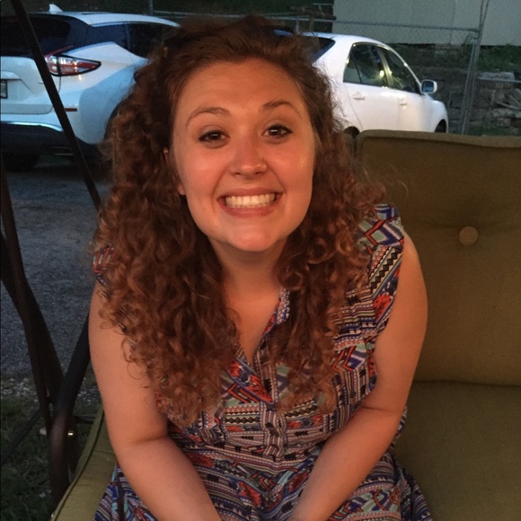 Profile Picture of Jessica Aumack (@jesseliz339) on Poshmark