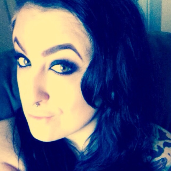 Profile Picture of Heather Pigman (@hpowns) on Poshmark