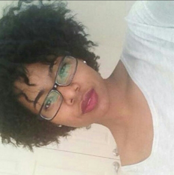 Profile Picture of April Crenshaw (@crenshawam) on Poshmark