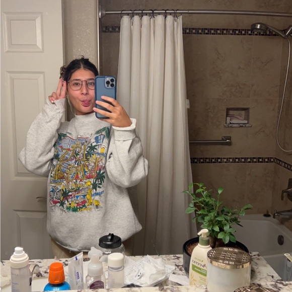 Profile Picture of Denise Balades (@denaayse) on Poshmark