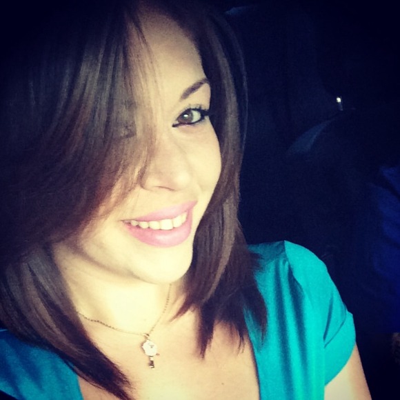 Profile Picture of Genesis Barroso (@genesis0627) on Poshmark