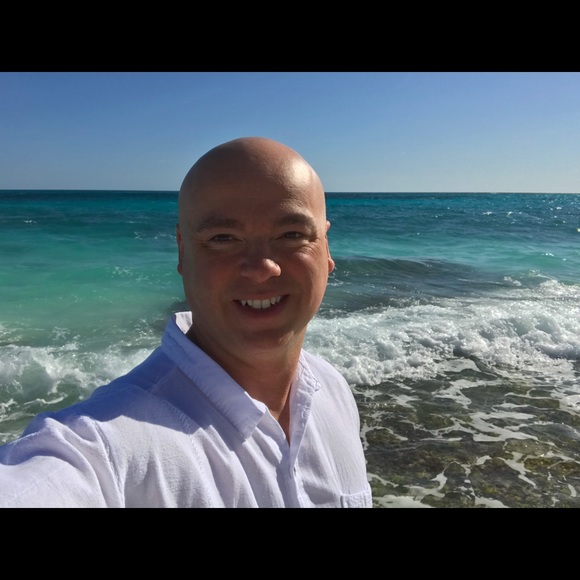 Profile Picture of Chris Frame (@captframe) on Poshmark